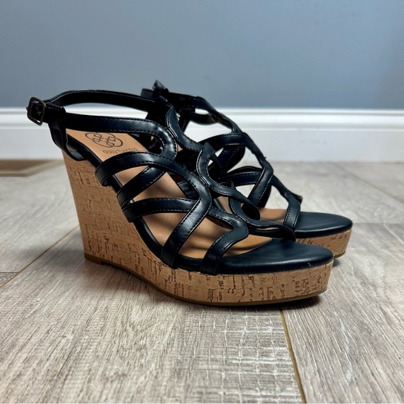 Daisy Fuentes Black Wedge Sandals - Picture 2 of 5